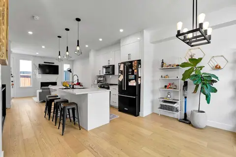 2106 6 Street NW photo 4
