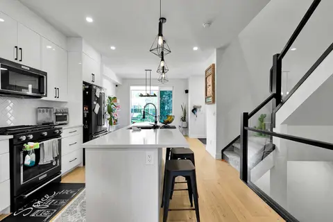 2106 6 Street NW photo 8