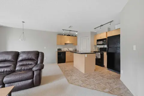 18 Auburn Bay Common SE photo 2