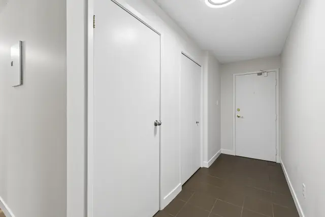 Entry hall - #226, 723 57 Avenue SW