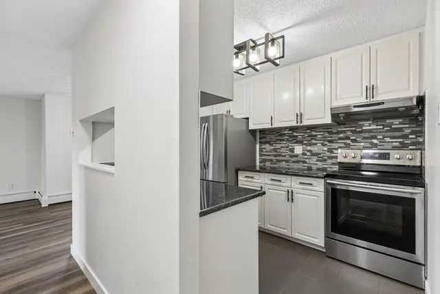 Kitchen - #226, 723 57 Avenue SW