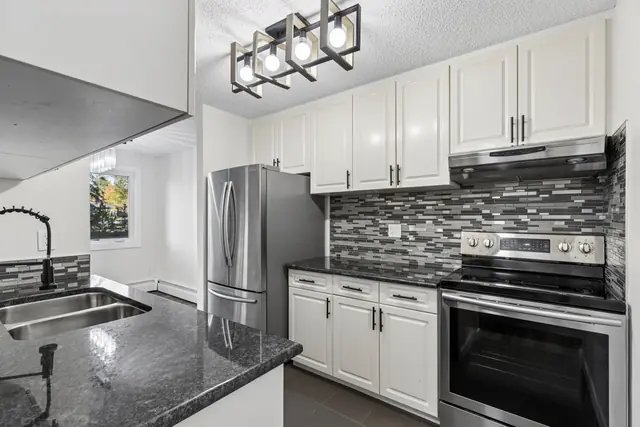 Kitchen - #226, 723 57 Avenue SW
