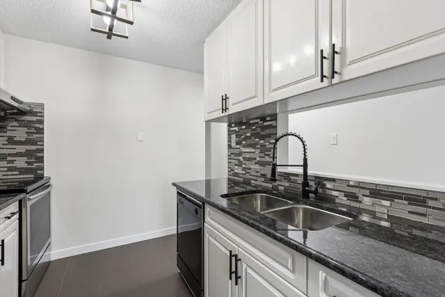 Kitchen - #226, 723 57 Avenue SW