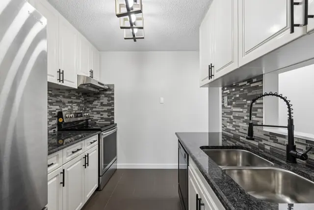 Kitchen - #226, 723 57 Avenue SW