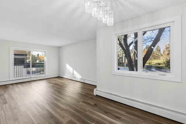 Dining area - #226, 723 57 Avenue SW