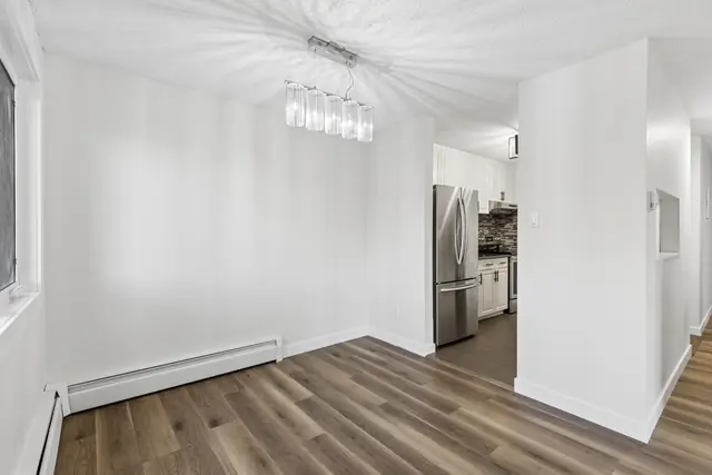 Dining area - #226, 723 57 Avenue SW