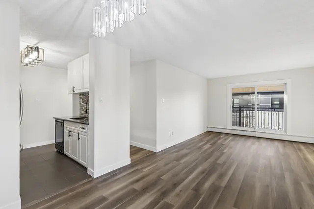 Living and dining - #226, 723 57 Avenue SW