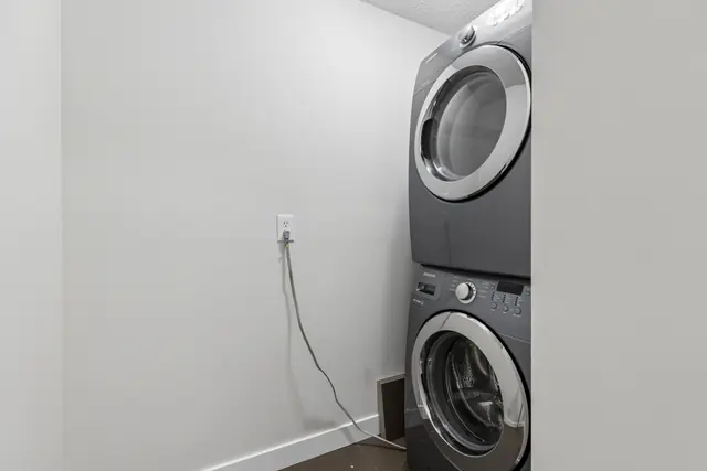 In-suite laundry room - #226, 723 57 Avenue SW